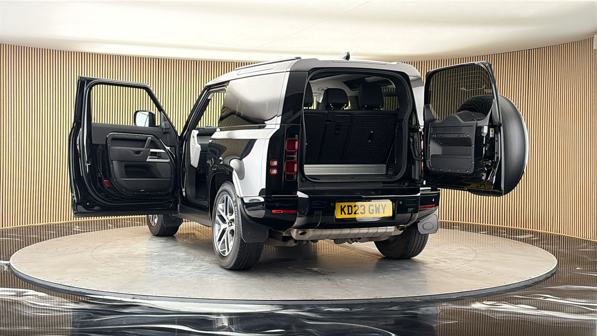 More views of Land Rover Defender 90