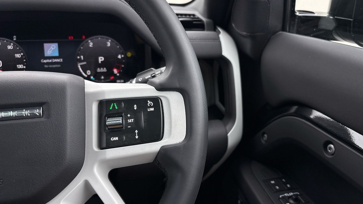 Land Rover Defender 110 Urban Image 14