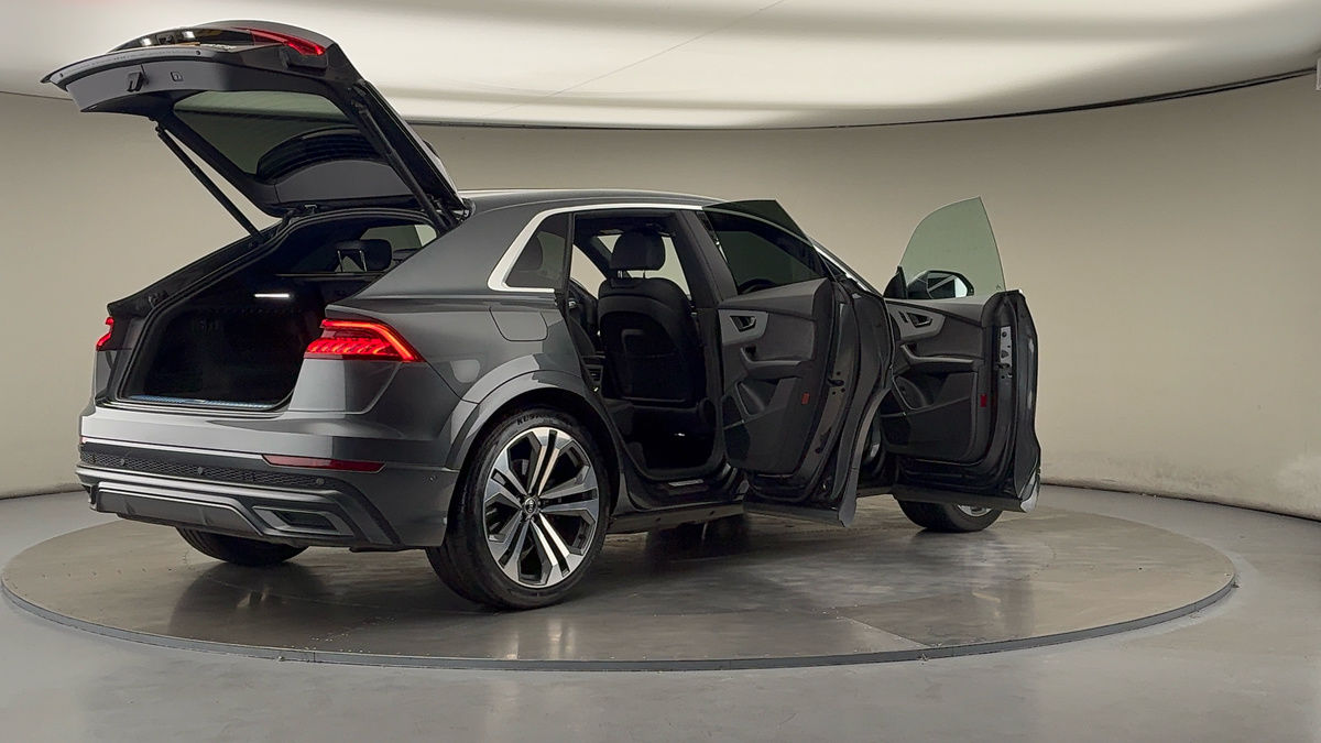 More views of Audi Q8
