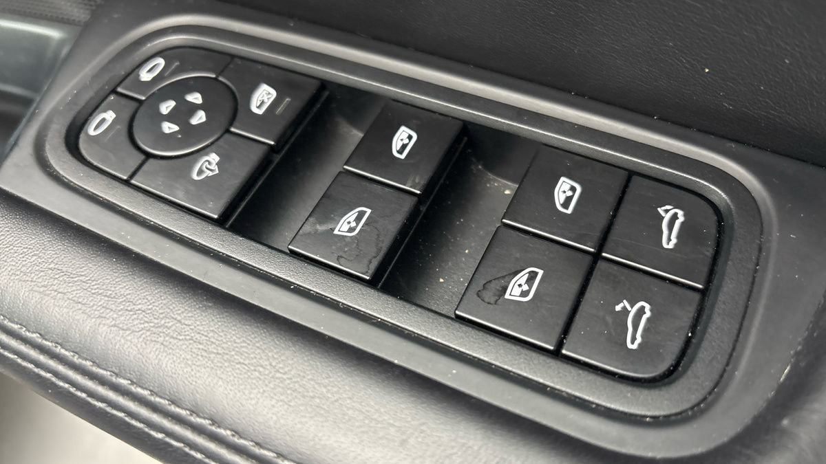 Porsche Cayenne Image 25