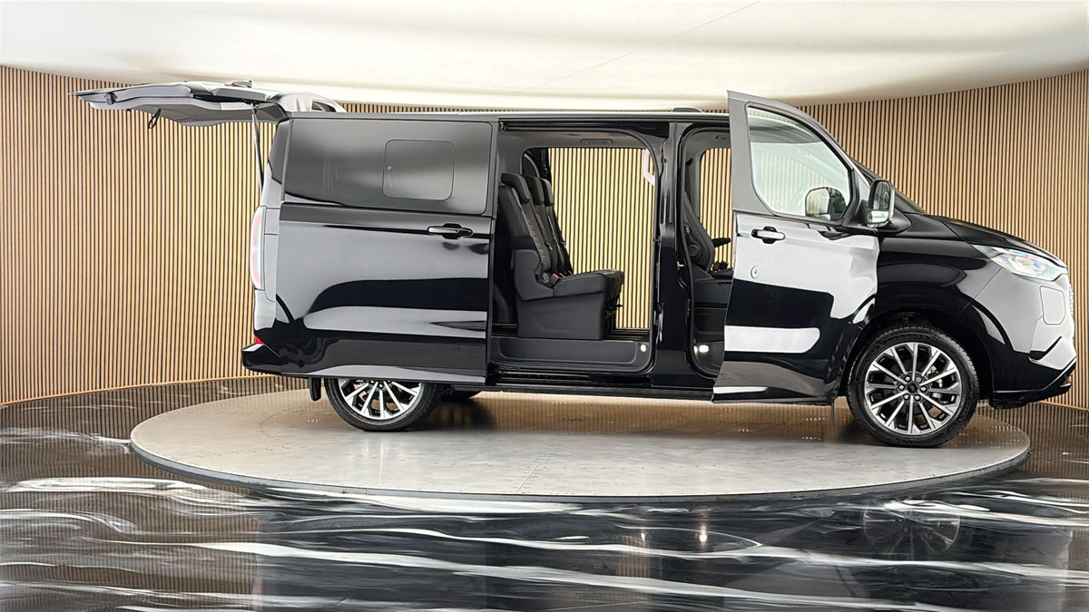 More views of Ford E-Tourneo Custom