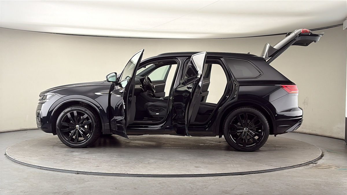 More views of Volkswagen Touareg