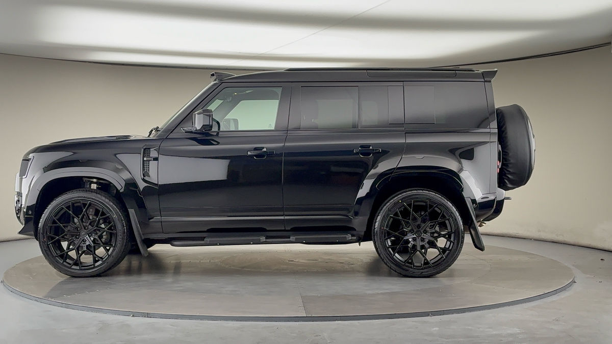 Land Rover Defender 110 Urban Image 15