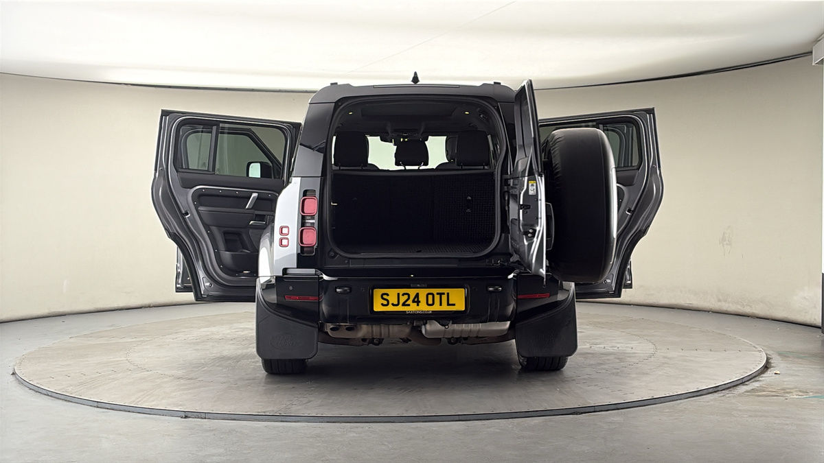 More views of Land Rover Defender 110