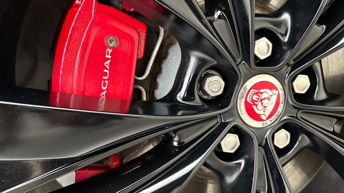 Jaguar F-PACE Image 26