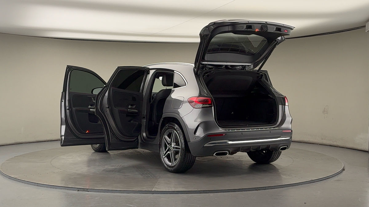 Mercedes-Benz GLA Image 23