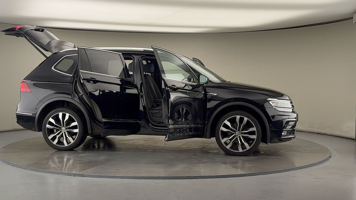 More views of Volkswagen Tiguan Allspace