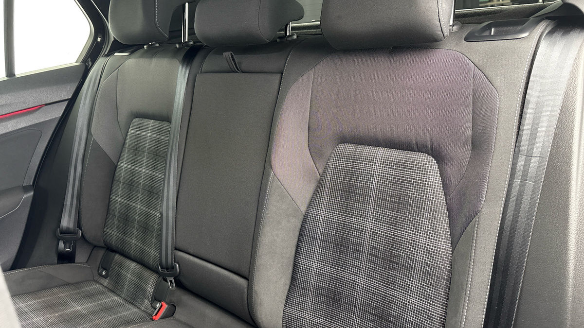 Volkswagen Golf Image 8