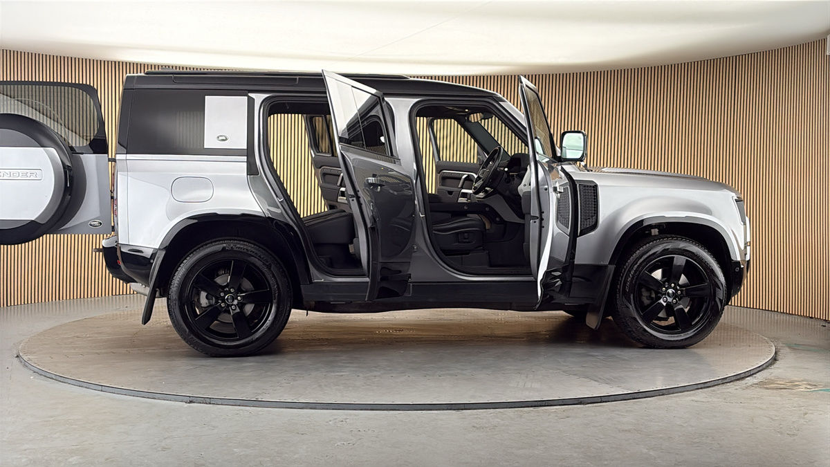 More views of Land Rover Defender 110