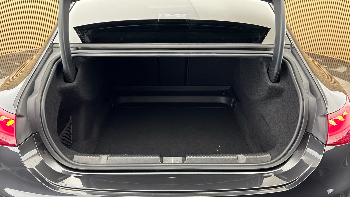 Mercedes-Benz EQE Image 11