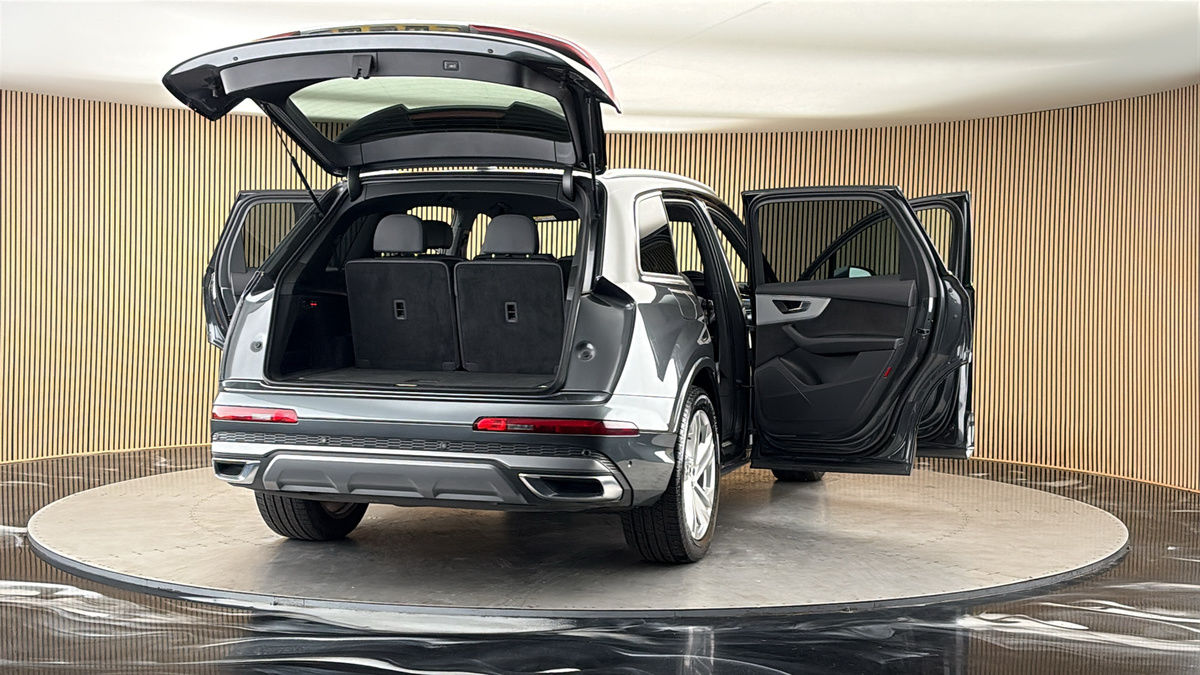 More views of Audi Q7