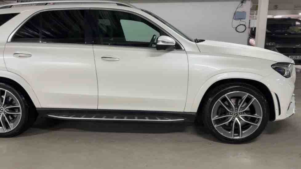 More views of Mercedes-Benz GLE