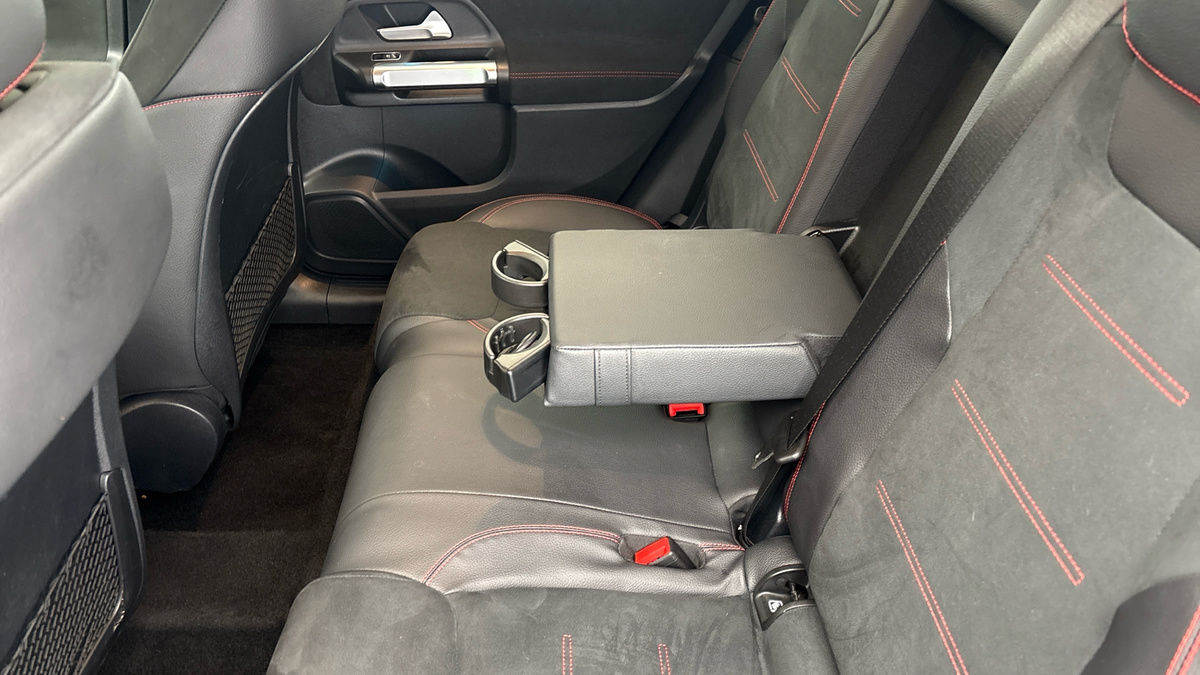 Mercedes-Benz GLB Image 9