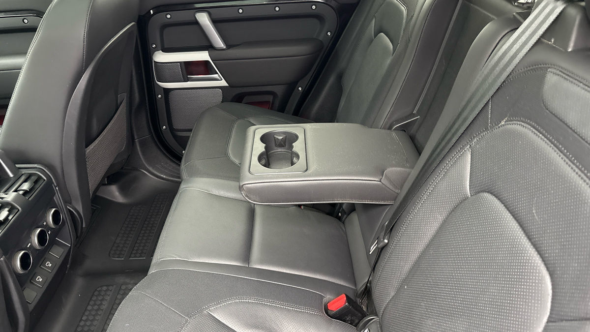 Land Rover Defender 110 Urban Image 9