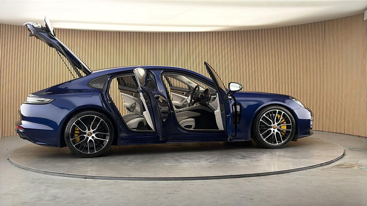 More views of Porsche Panamera