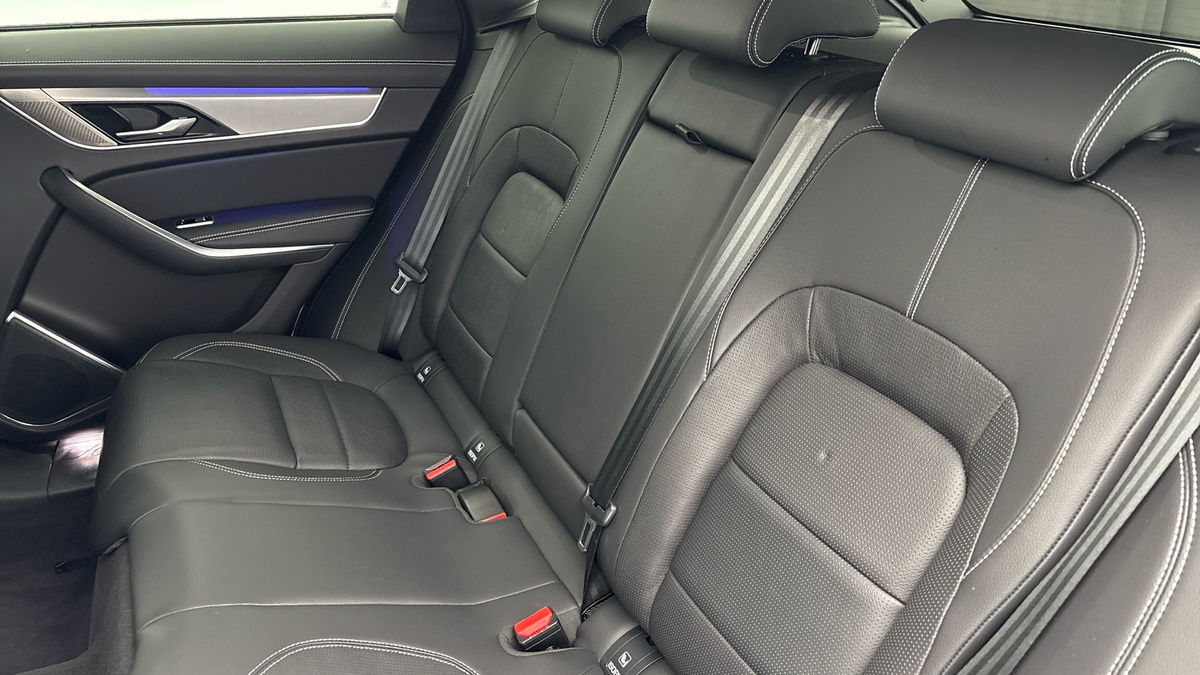 Jaguar F-PACE Image 8