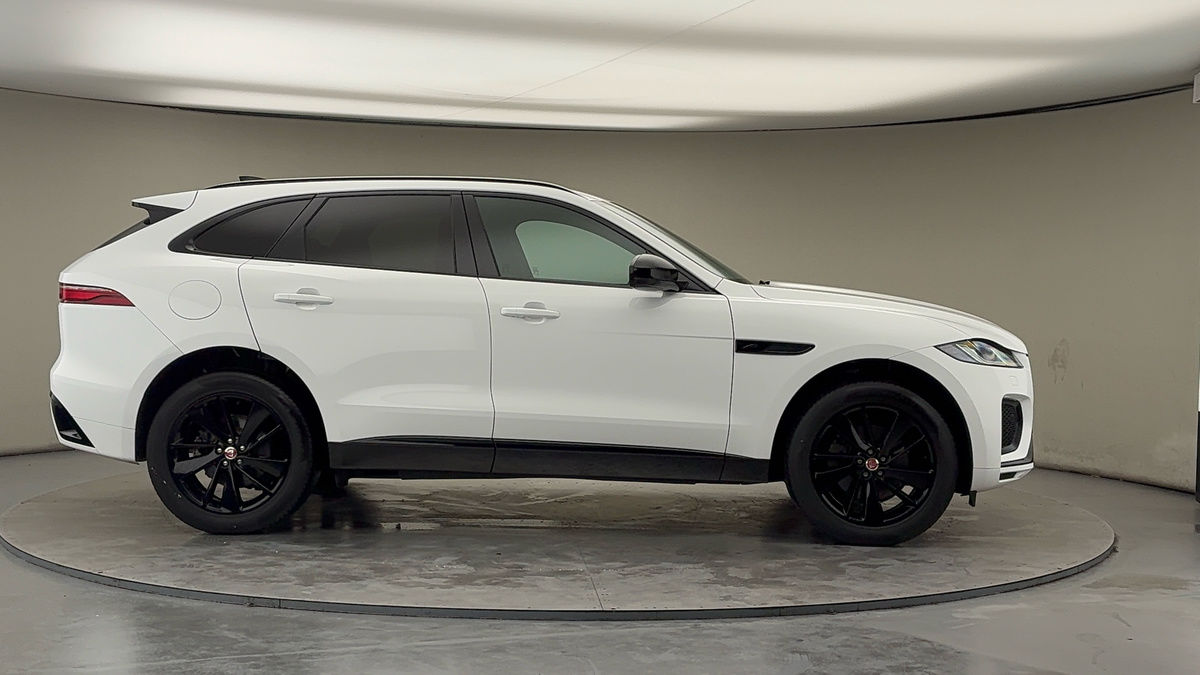 Jaguar F-PACE Image 16