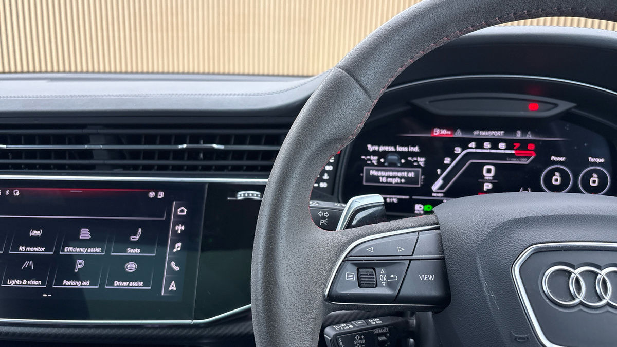 Audi RSQ8 Image 13