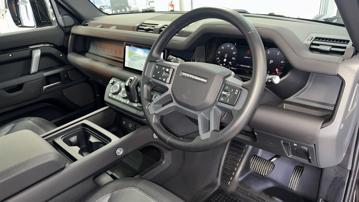 Land Rover Defender 110 Urban Image 10