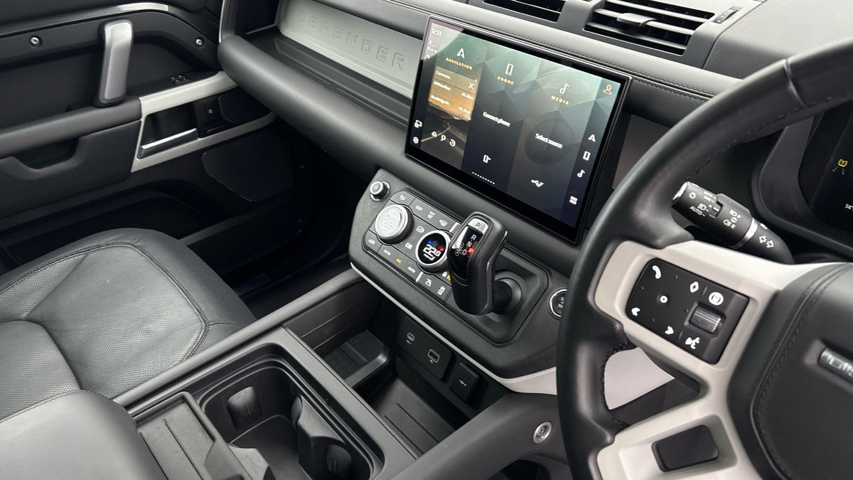 Land Rover Defender 110 Urban Image 18