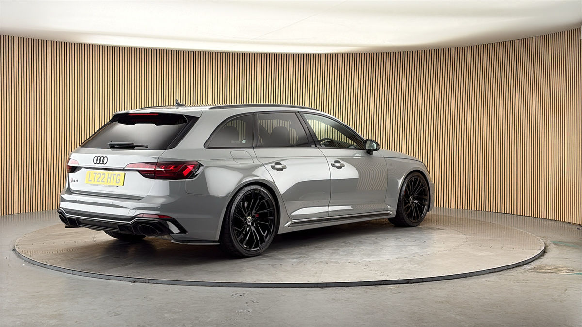 Audi RS4 Avant Image 21