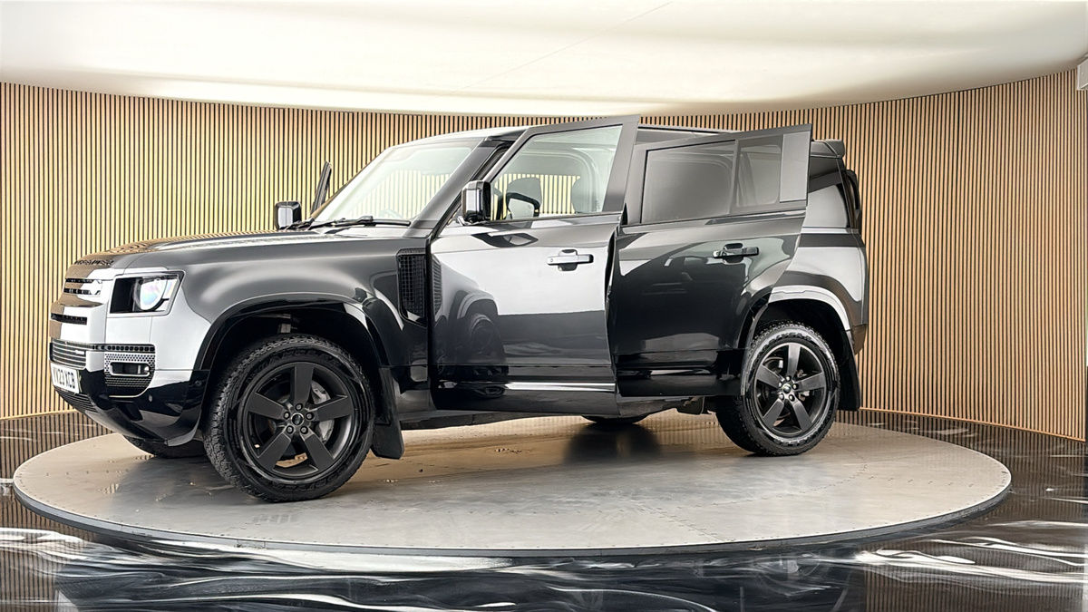 More views of Land Rover Defender 110