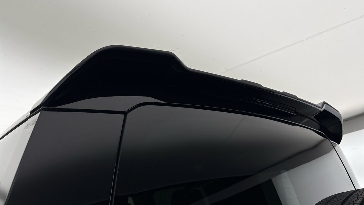 Land Rover Defender 110 Image 27