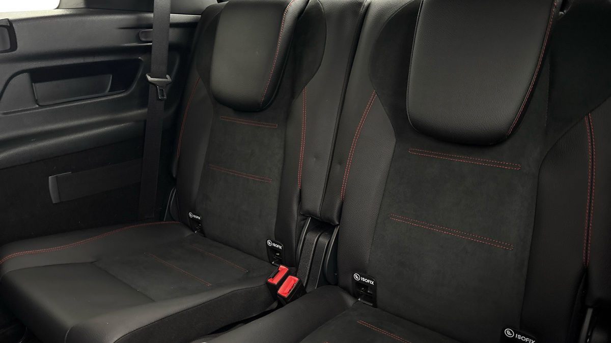 Mercedes-Benz GLB Image 25