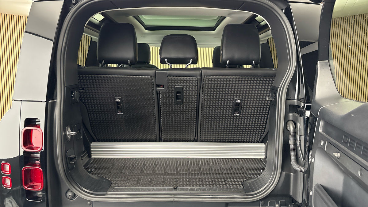 Land Rover Defender 90 Image 11