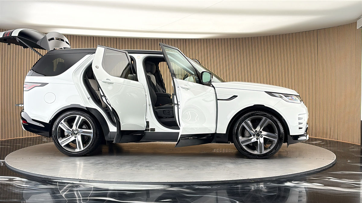 More views of Land Rover Discovery