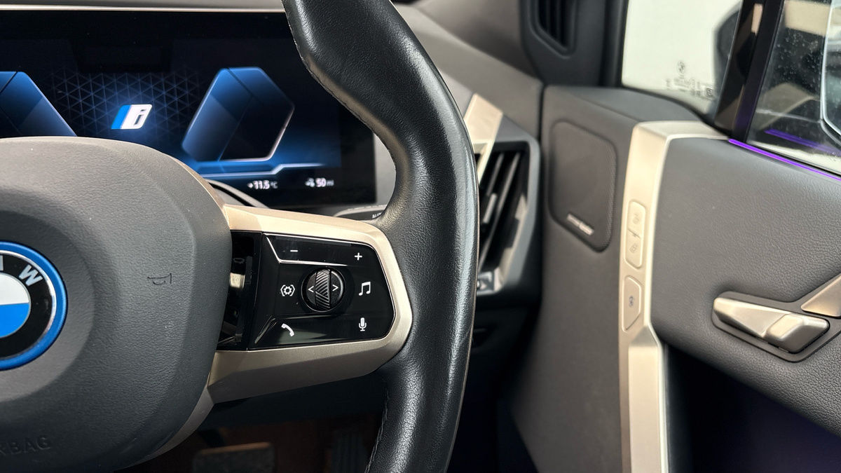 BMW iX Image 14
