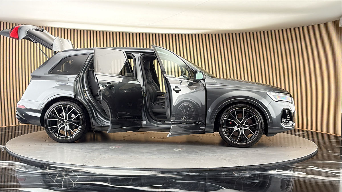 More views of Audi SQ7
