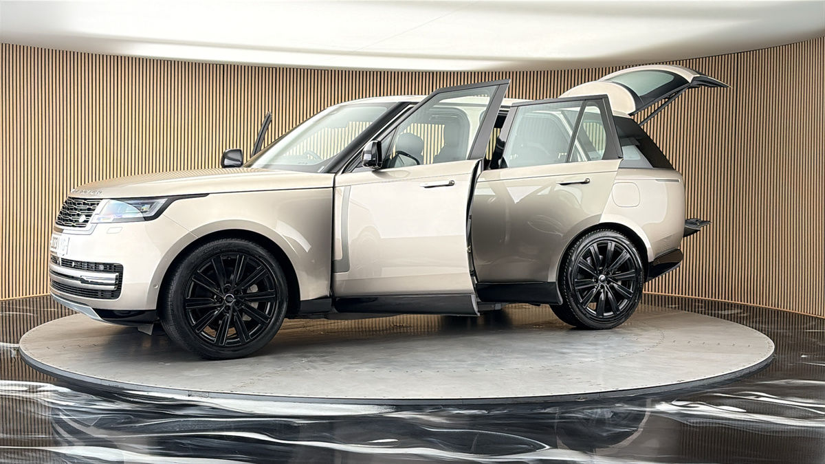 More views of Land Rover Range Rover
