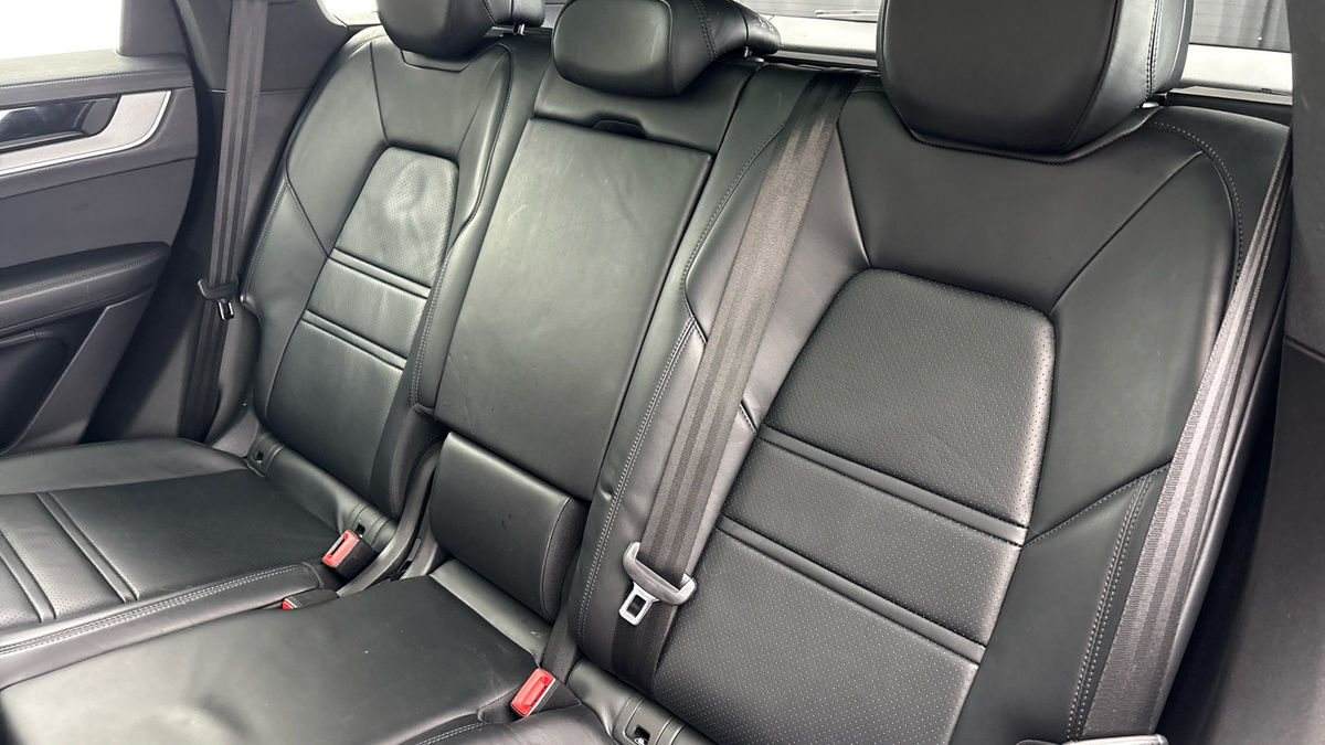 Porsche Cayenne Image 8