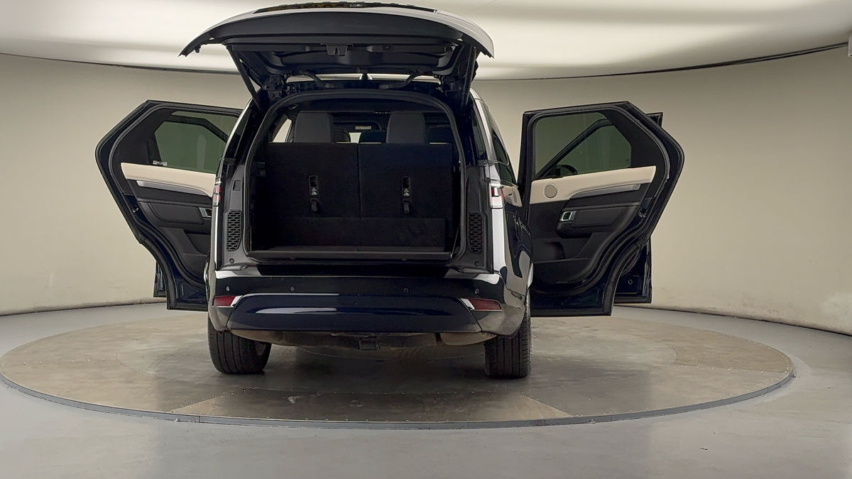 More views of Land Rover Discovery