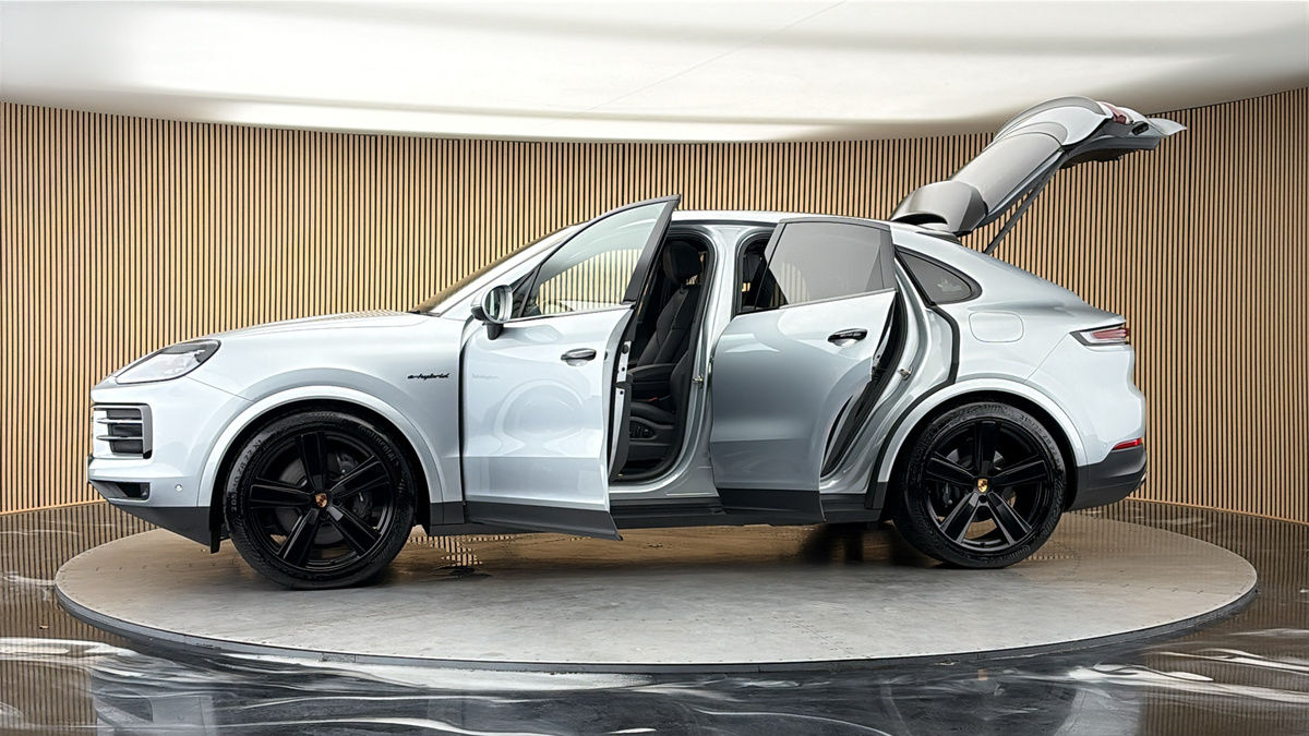More views of Porsche Cayenne