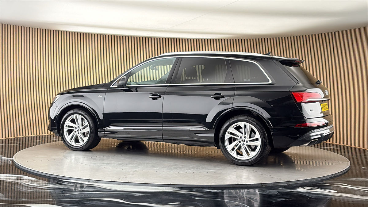 More views of Audi Q7
