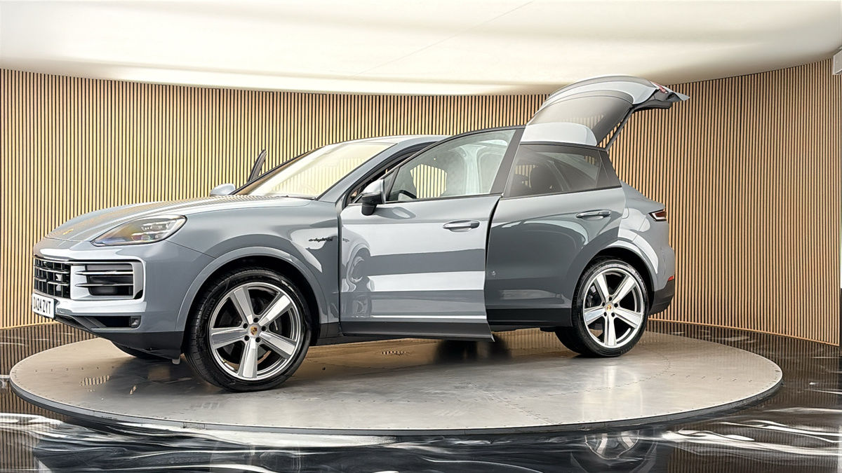 More views of Porsche Cayenne