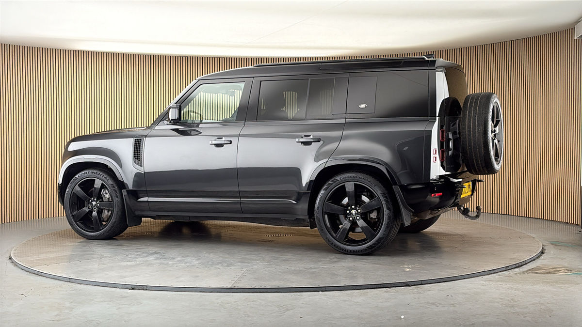 More views of Land Rover Defender 110