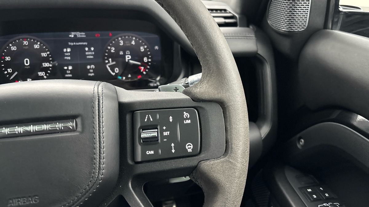 Land Rover Defender 110 Image 14
