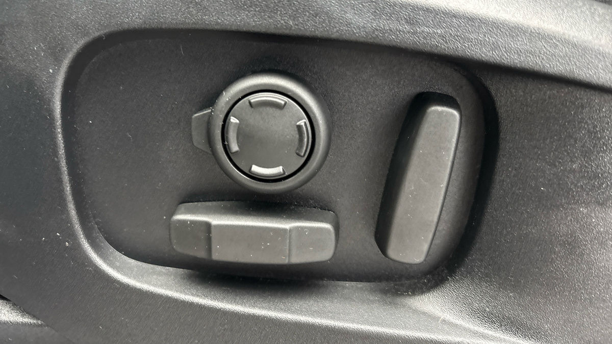 Land Rover Defender 110 Image 39