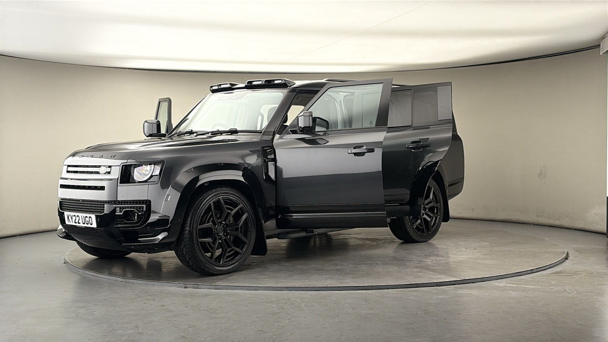 Land Rover Defender 130 Urban Image 22