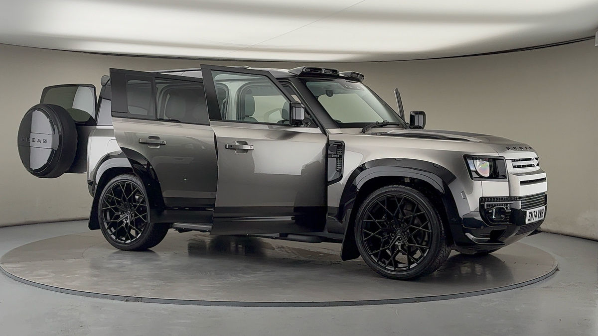 More views of Land Rover Defender 110