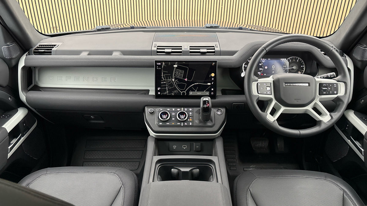 Land Rover Defender 110 Image 12