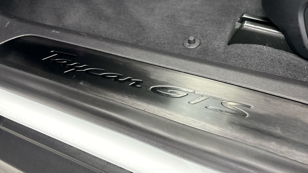 Porsche Taycan Image 26