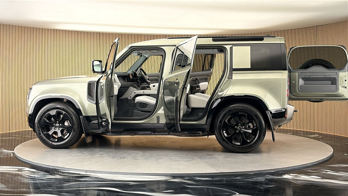 More views of Land Rover Defender 110