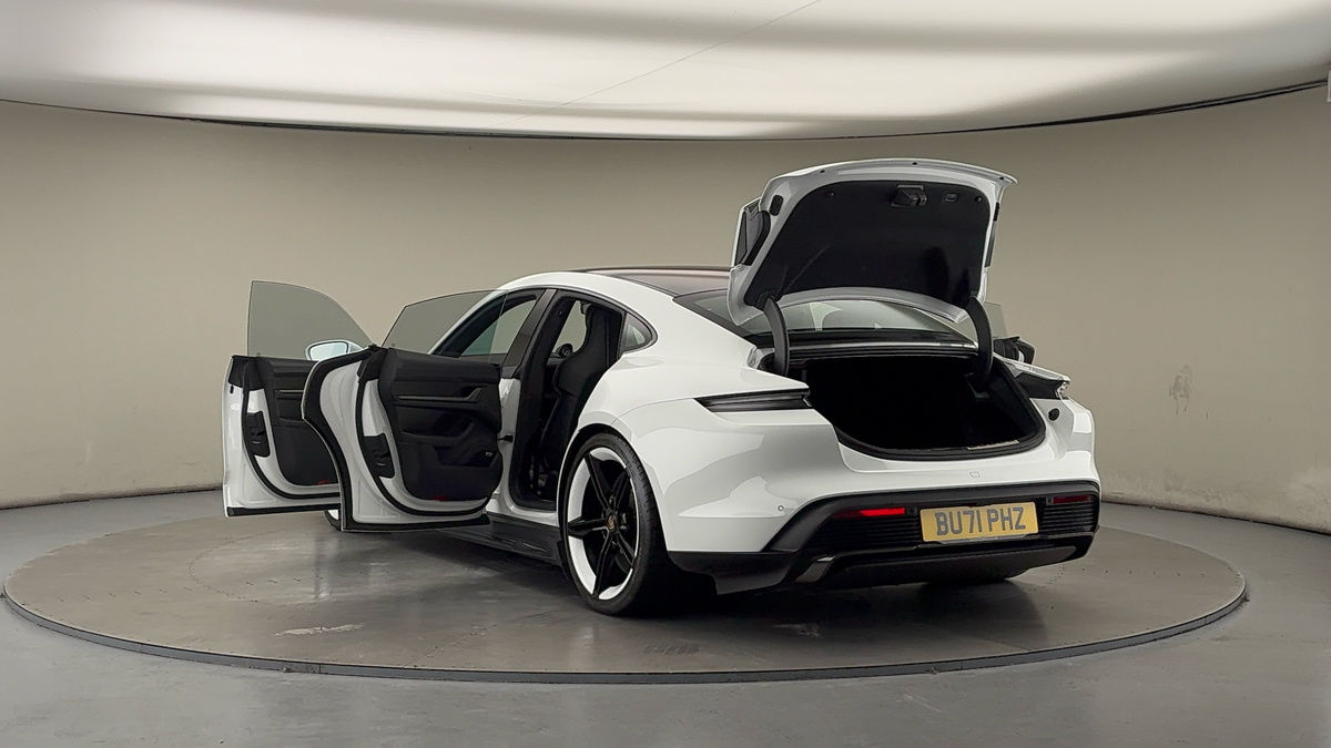 Porsche Taycan Image 24