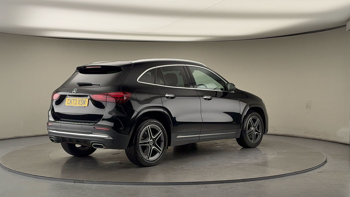Mercedes-Benz GLA Image 21