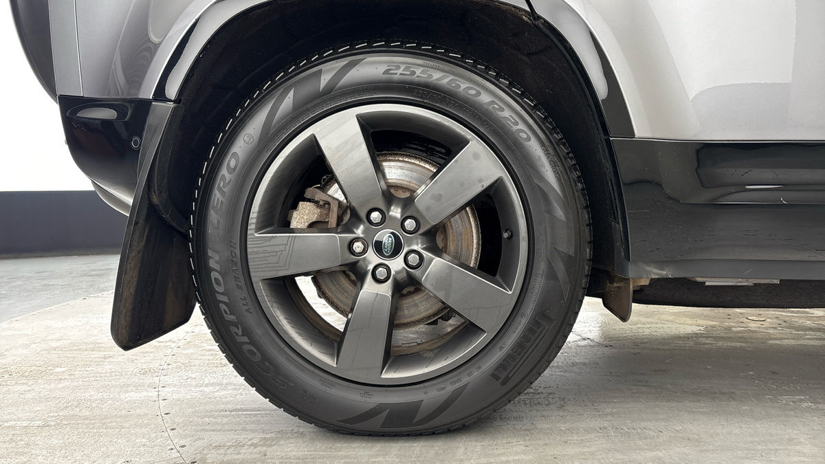 Land Rover Defender 110 Image 10