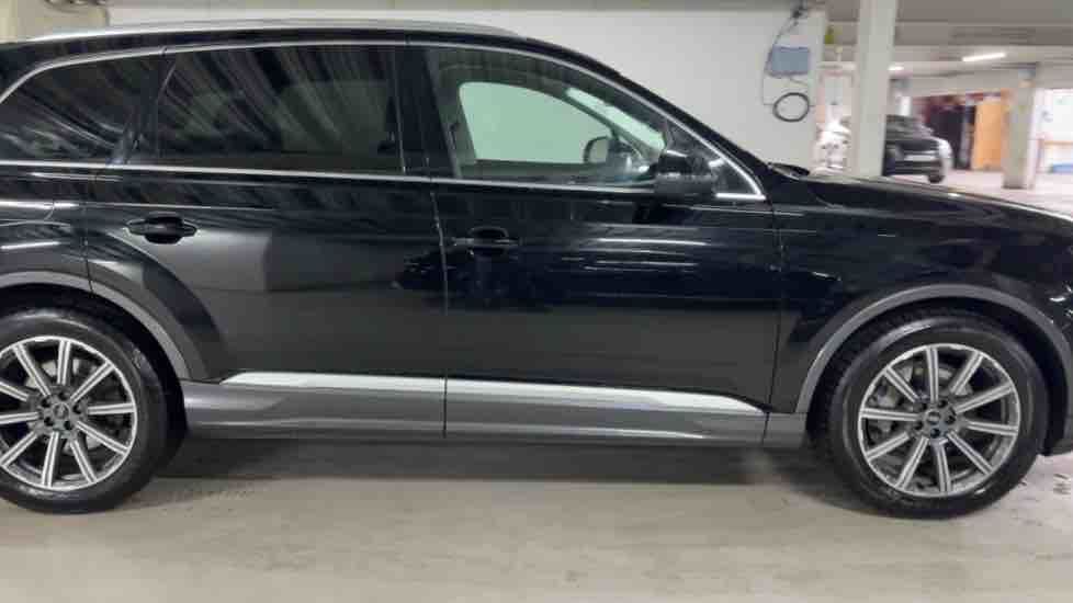 More views of Audi Q7